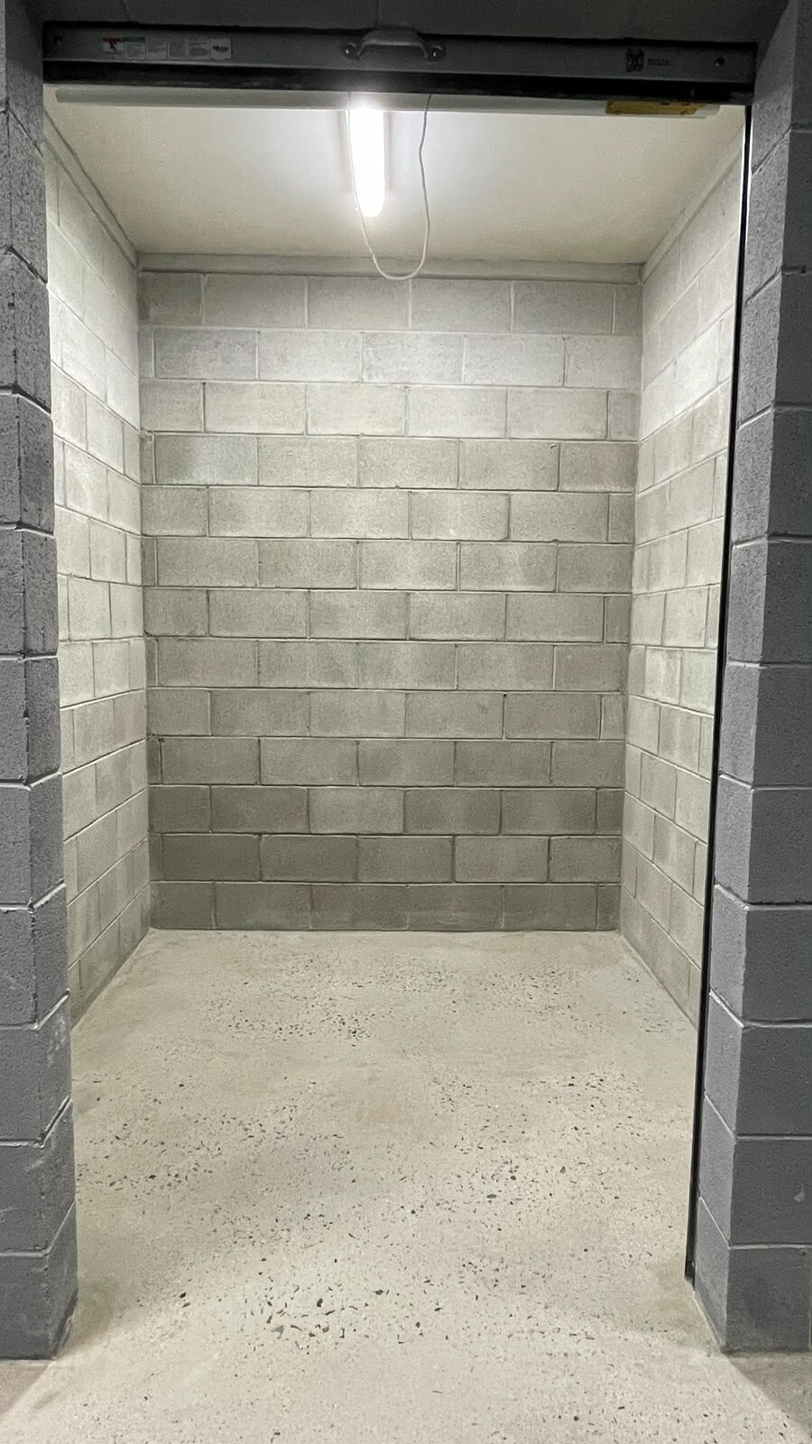 Obra: interior de una mini bodega — Master Storage Otay Hub