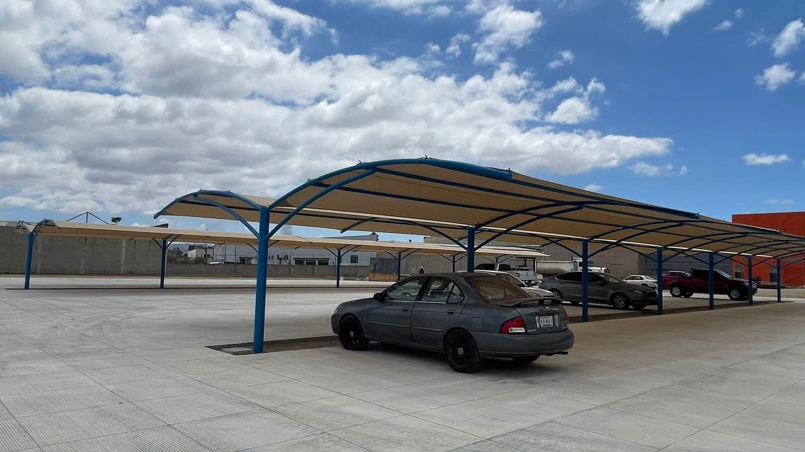 Obra: pensión para autos con techumbre instalada — Master Storage Otay Hub